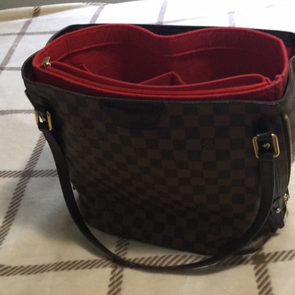 Louis Vuitton Rivington - Picture 6 of 14